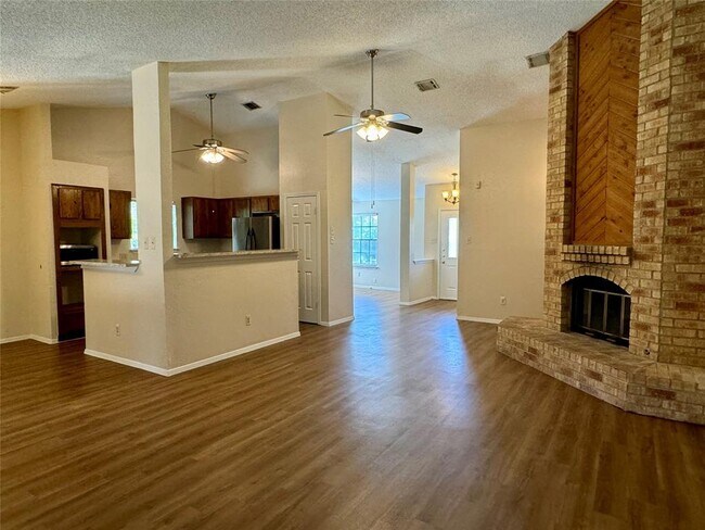 Building Photo - 2800 Goldbridge Dr
