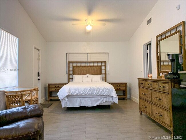 Building Photo - 1501 NW 7th Terrace