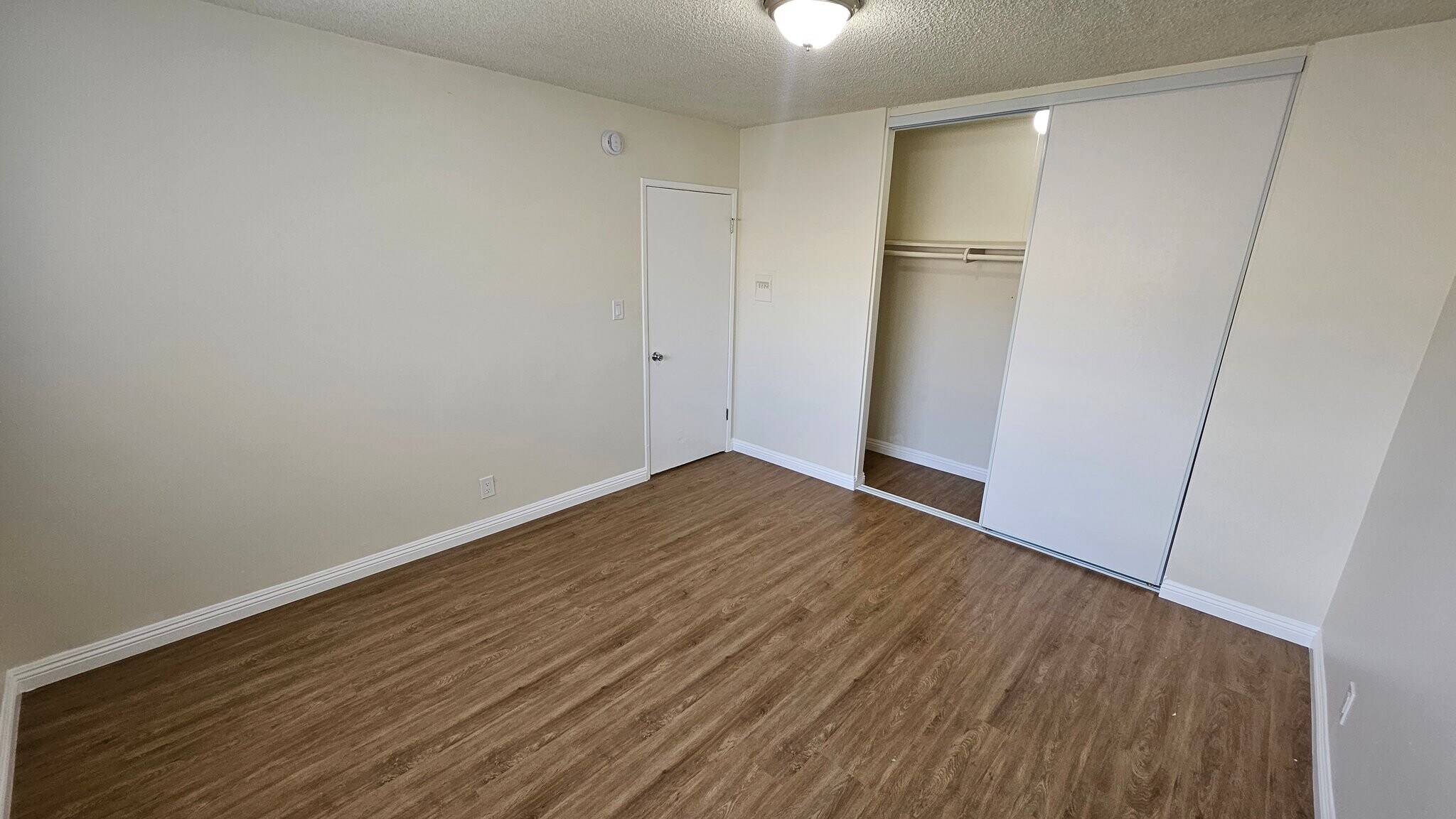 Building Photo - 3945 Stevely Ave