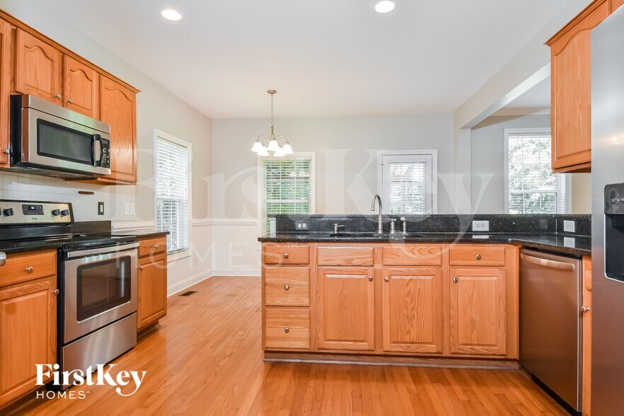 Building Photo - 6383 Clubside Dr