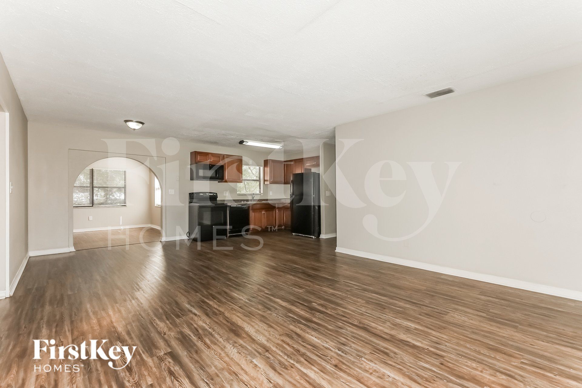 Building Photo - 3408 E Knollwood St