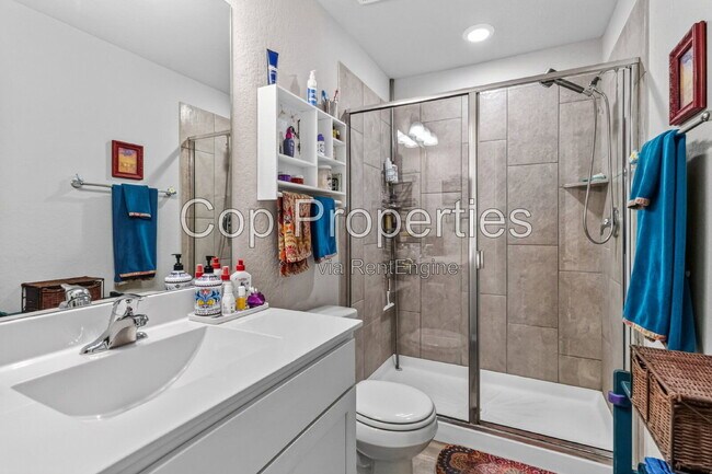 Building Photo - 2425 Ayers Dr