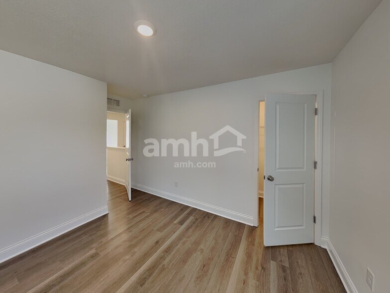 Building Photo - 1034 Heritage Blvd