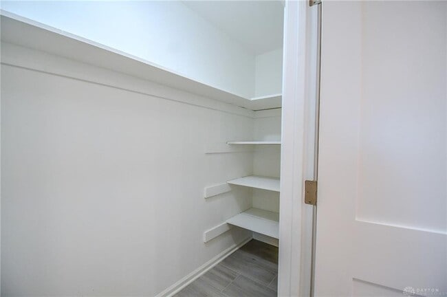 Building Photo - 121 E Schantz Ave