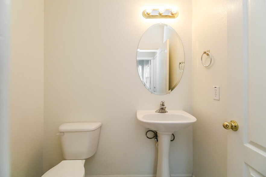 Building Photo - 3961 E Simpson Rd