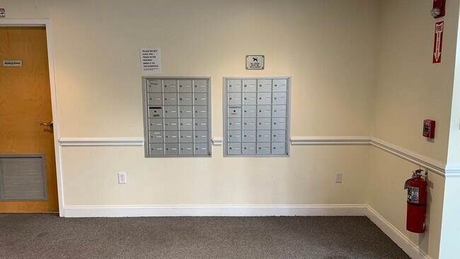 Building Photo - 25 Alpine St