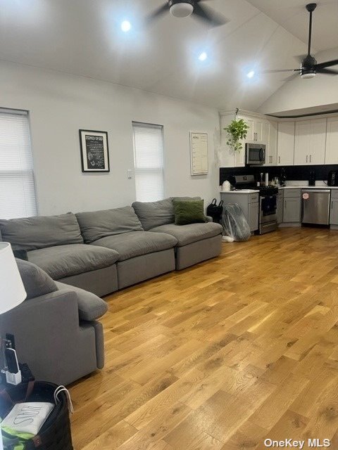 Building Photo - 515 Beach 43rd St