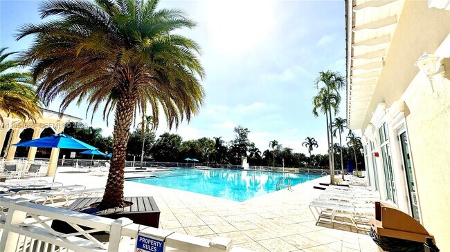 Building Photo - 139 NE 27th Terrace