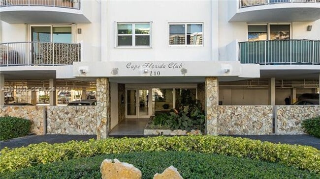 Building Photo - 210 Seaview Dr