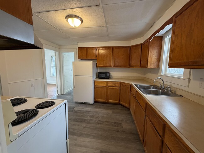 Building Photo - 80 Central St