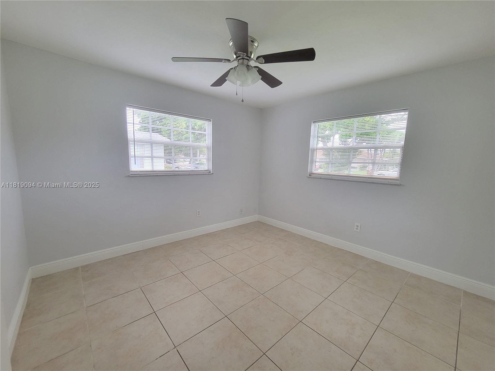 Building Photo - 1814 Oakmount Dr