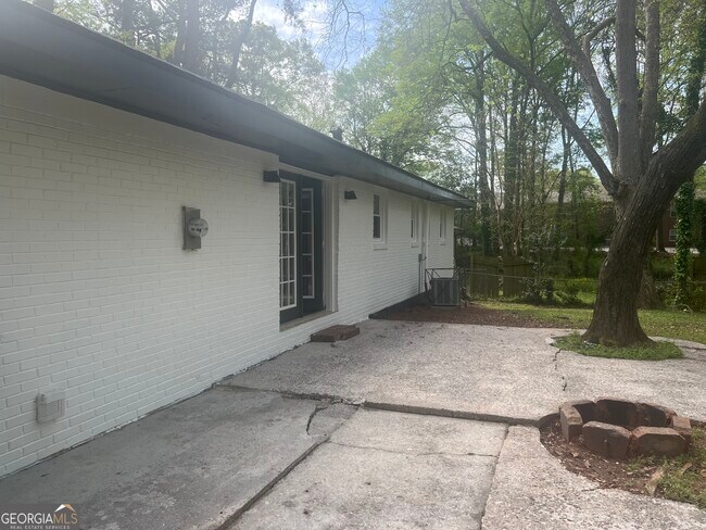 Building Photo - 1397 Peachcrest Rd