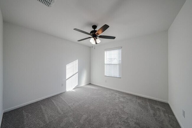 Building Photo - ONE MONTH RENT FREE!! NEW 5 BEDROOM 3 BATHROOM HOME AVILABLE FOR RENT!