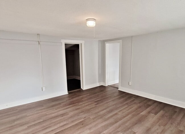 Building Photo - 516 Main St