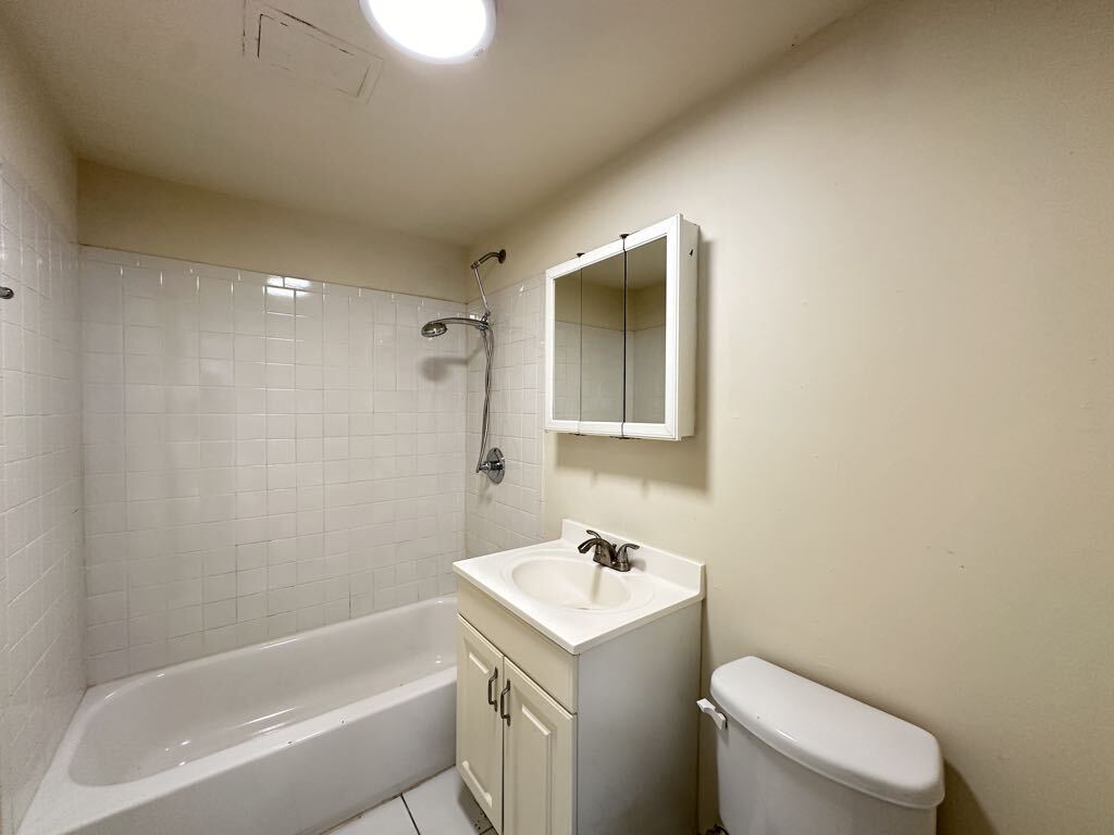 Building Photo - 503 W Aldine Ave