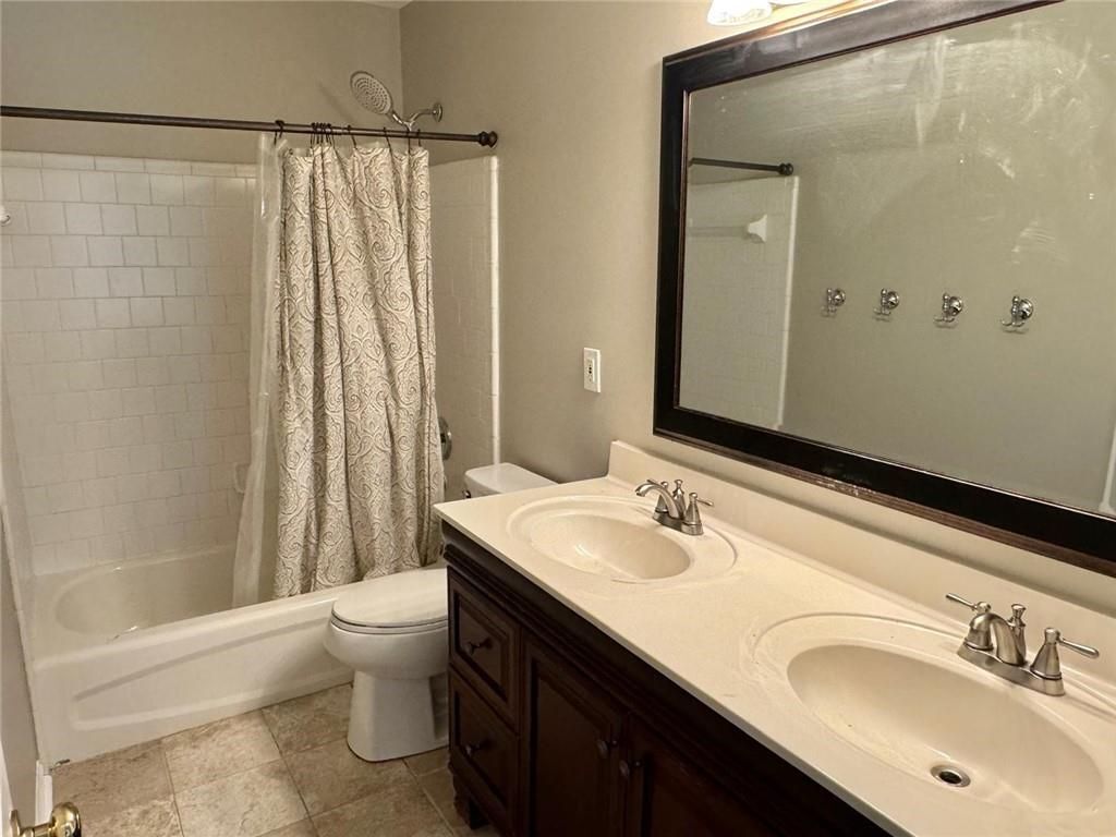 Building Photo - 230 Albrighton Ct