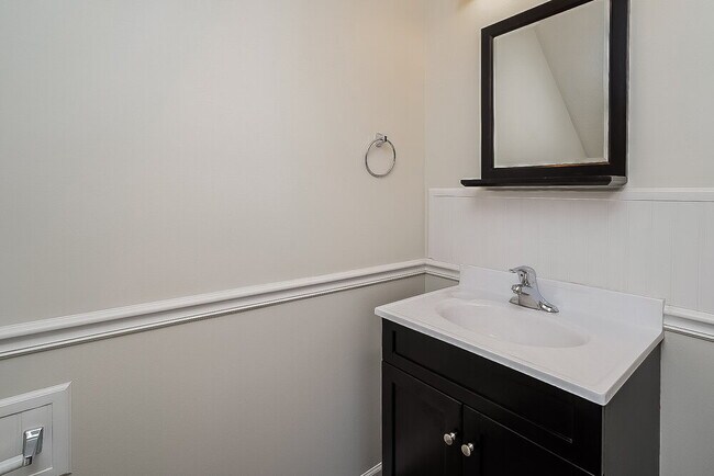 Building Photo - 5051 Preserve Blvd
