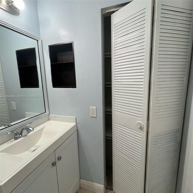 Building Photo - 3561 SW 117th Ave