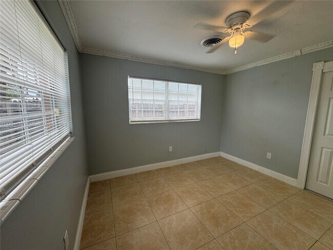 Building Photo - 115 Sierra Dr