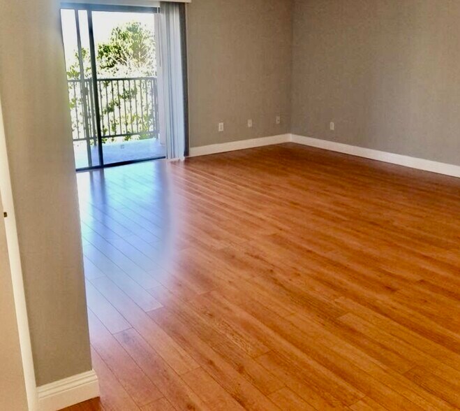 Building Photo - 3845 Vinton Ave