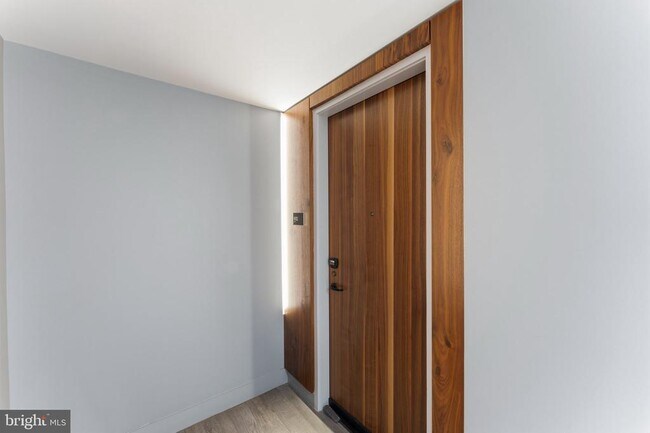 Building Photo - 1300 4th St SE