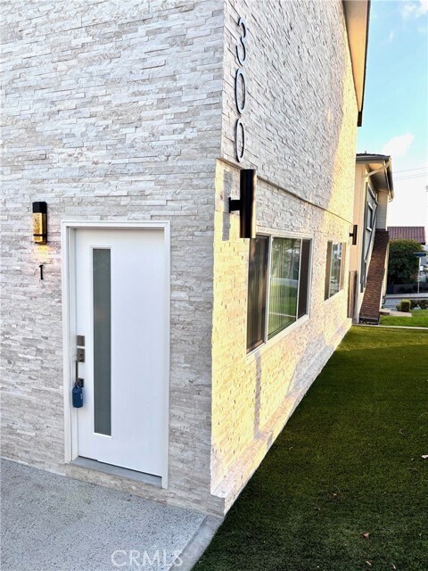 Building Photo - 300 Maryland St