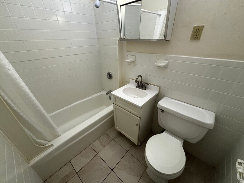 Building Photo - 71 Gardner St