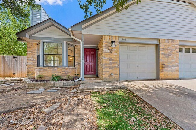 Building Photo - 906 Oleander Ln