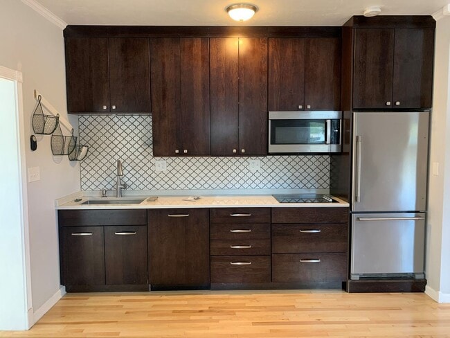 Building Photo - The Eagle Tower