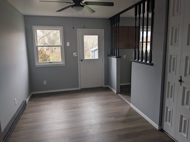 Building Photo - Townhouse