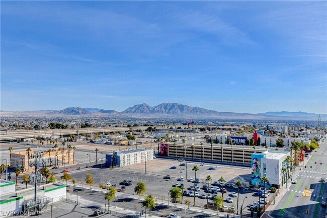 Building Photo - 150 S Las Vegas Blvd