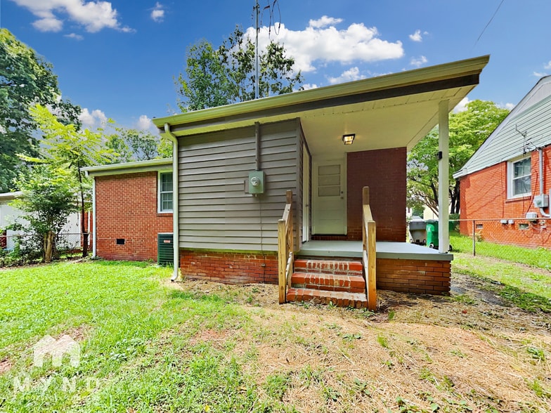 Building Photo - 1828 Brownstone St