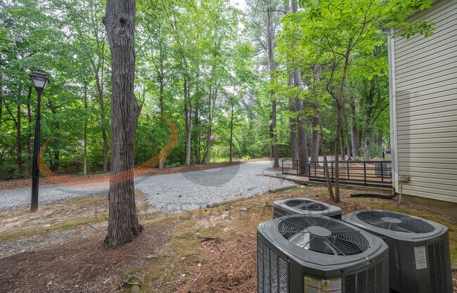 Building Photo - Spacious 2BR, 2BA Condo in Desirable Chapel Hill Community