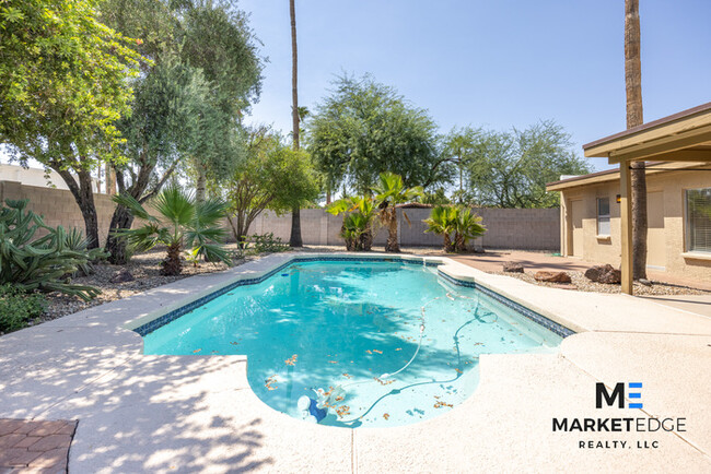 Building Photo - 4Bed/2.5Bath Home at 56th/Cactus! $399 MOV...