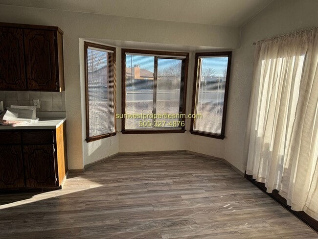 Building Photo - 3 bed, 2 bath