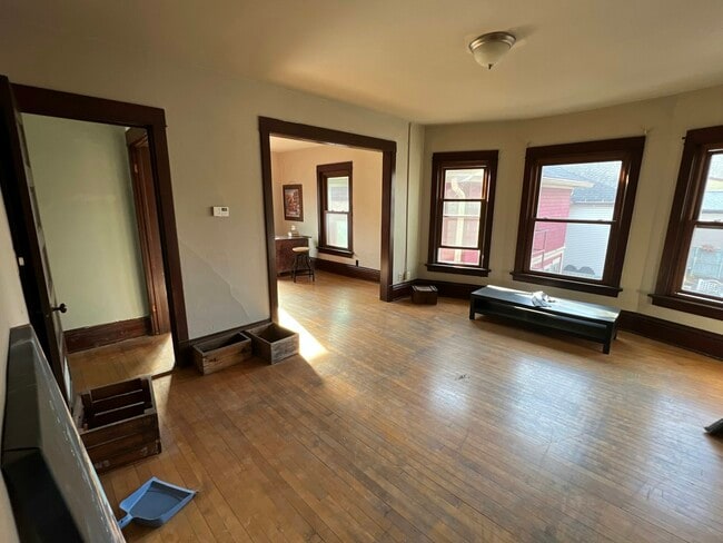 Building Photo - 1042 E Gorham St