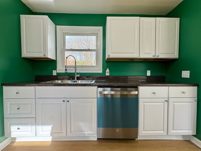 Building Photo - 32 Opal Rd