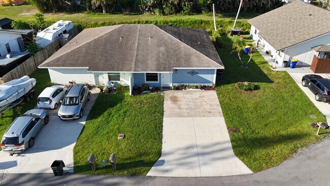 Building Photo - 4488 SE Salvatori Rd