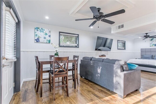 Building Photo - 6680 Williamson Dr NE