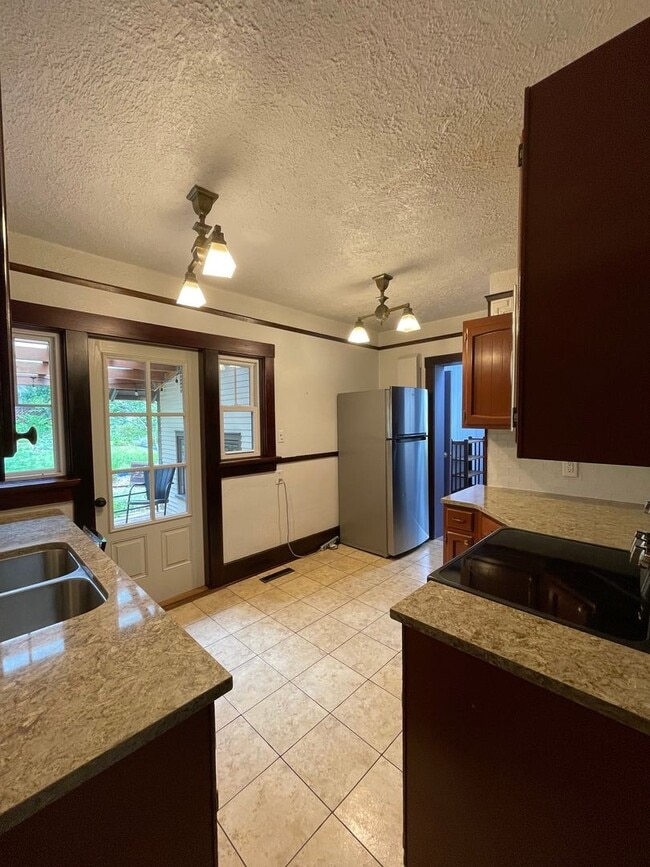Building Photo - 3 Bedroom House Walking Distance to Purdue University