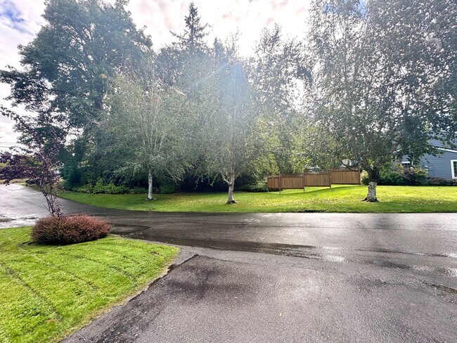 Building Photo - Prime Gig Harbor Location – Modern 2-Bedroom, 2-Bath Townhouse for Rent