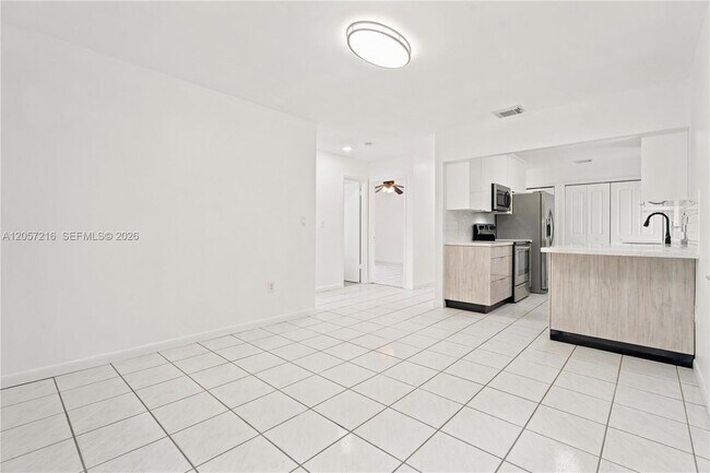Building Photo - 3463 SW 24th St