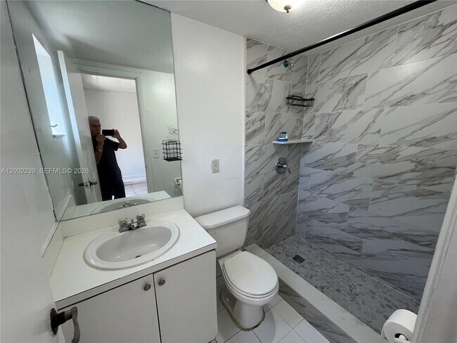 Building Photo - 8650 SW 109th Ave