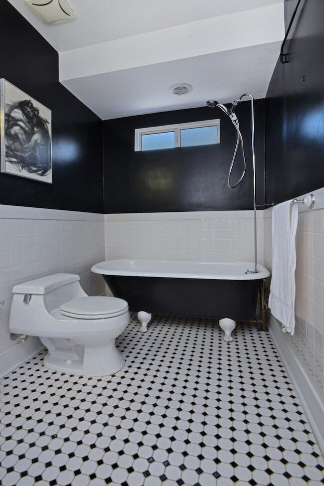 Building Photo - 10633 Chiquita St