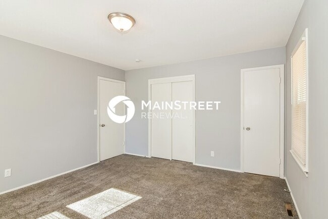 Building Photo - 3 Bedroom Pet-Friendly Home in Kansas City, MO with Main Street Renewal