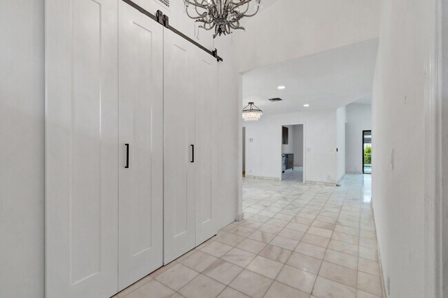 Building Photo - 7810 Villa Nova Dr