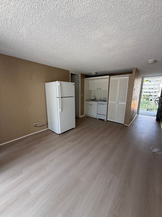 Building Photo - 441 Lewers St