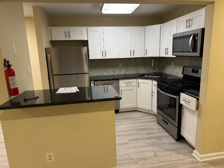 Building Photo - 2702A Sussex Ct