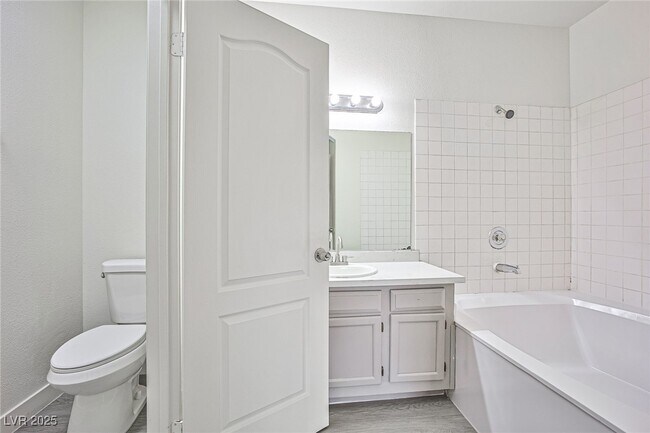 Building Photo - 5525 W Flamingo Rd