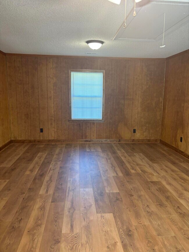 Building Photo - 855 Whatley St